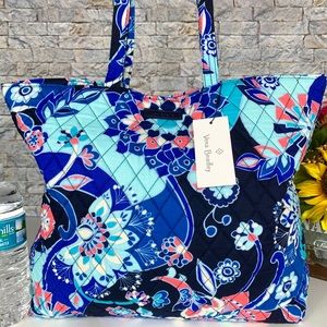 SOLD Vera Bradley Essential Tote Bag